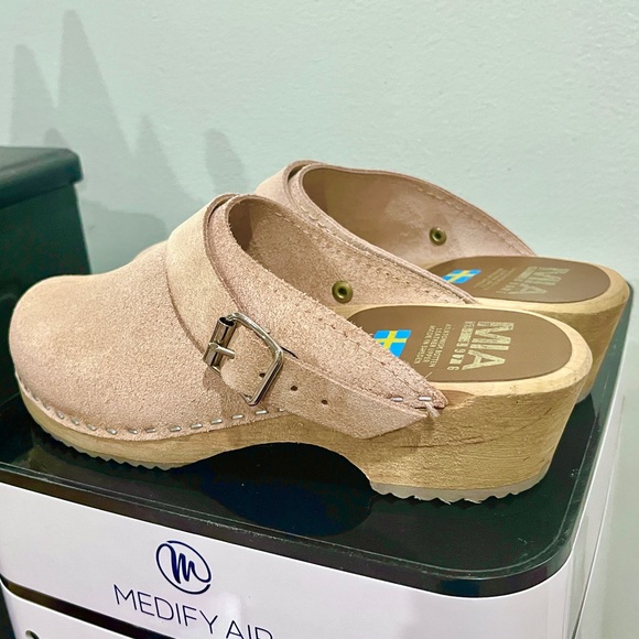 Free People MIA Alma Clogs in Pink Blush Suede - Suede Clogs - Boho Chic - Picture 7 of 16